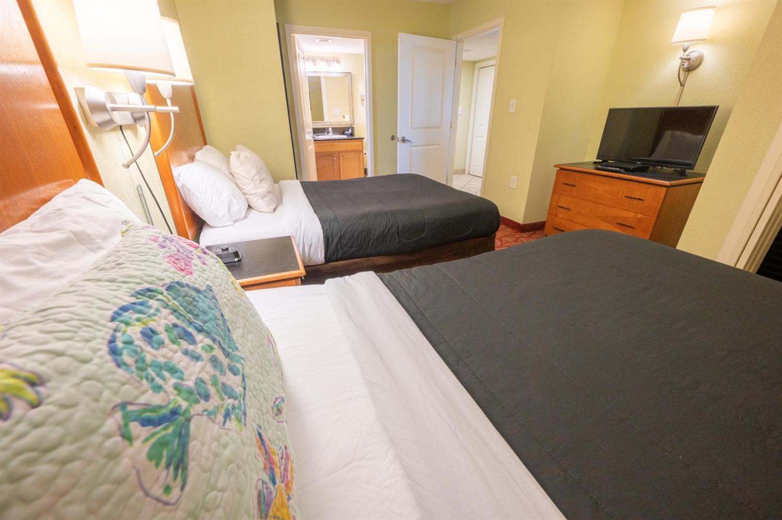 Apartment New 1 Bedroom Ocean Front Views And Poolside Paradise