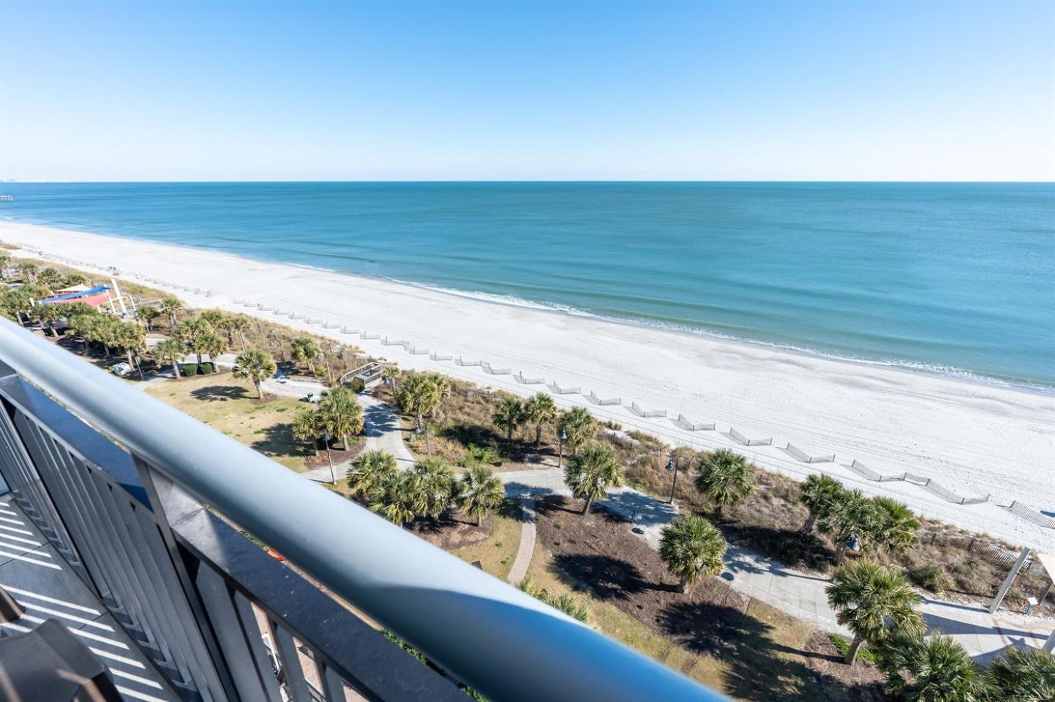 Apartment Oceanfront,heated Pools,boardwalk, Location,views!