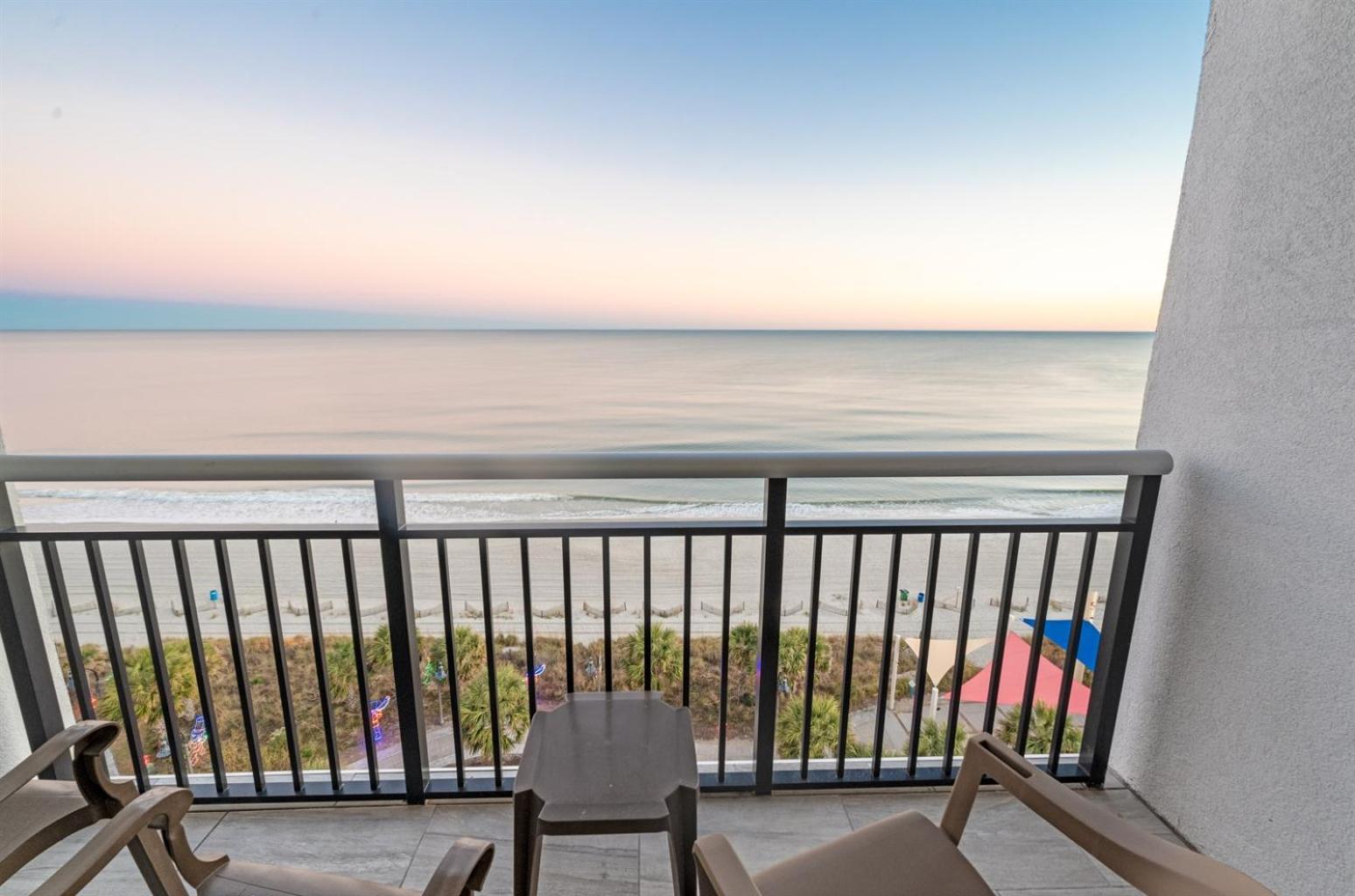 Apartment Oceanfront,heated Pools,boardwalk, Location,views! *