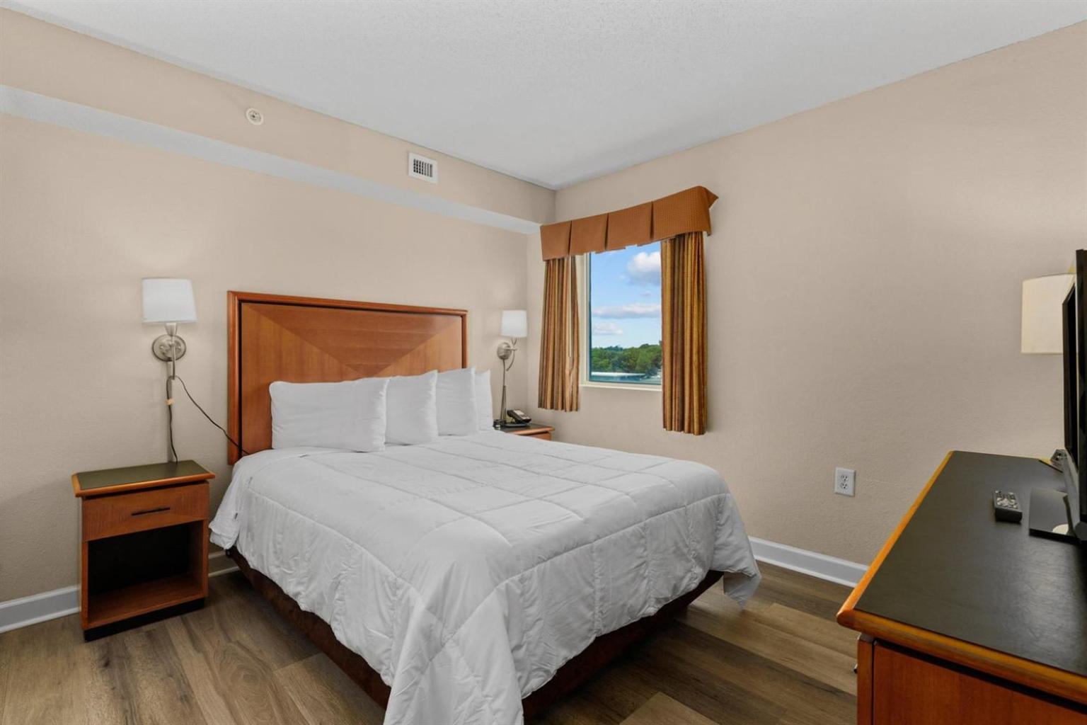 Spacious, Bay View - Close To Boardwalk, Location! Myrtle Beach