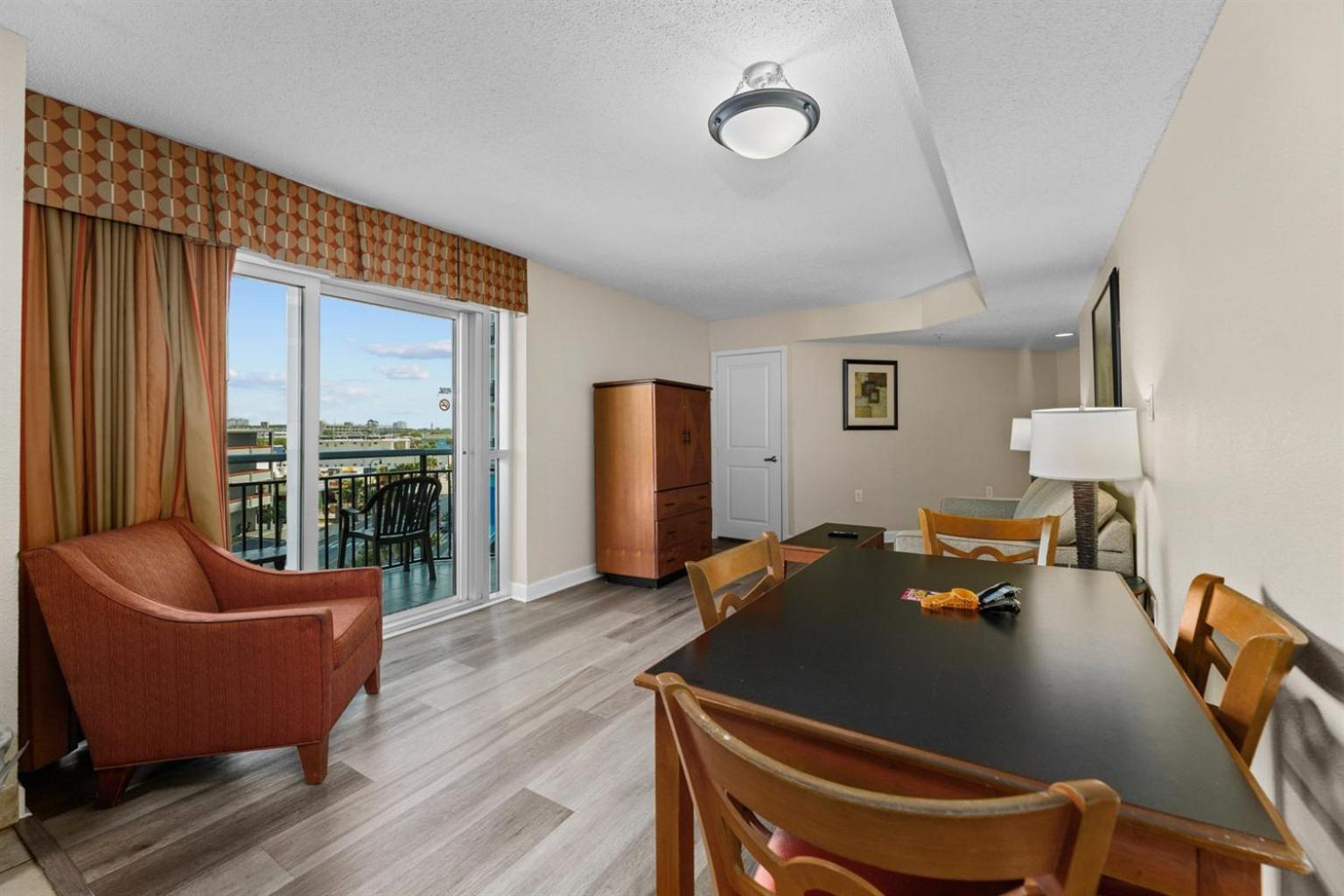 Spacious, Bay View - Close To Boardwalk, Location! *