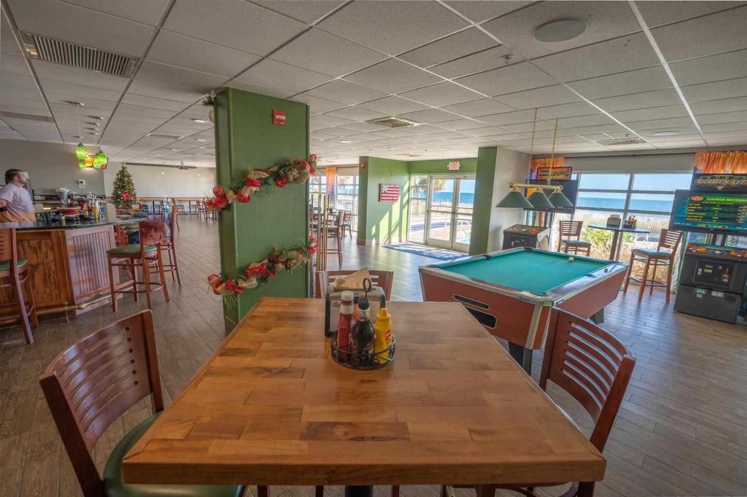 Baywatch Renovated, Unobstructed Oceanfront Views! Holiday home *