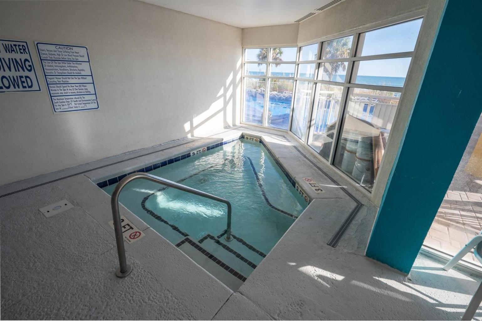 Baywatch Renovated, Unobstructed Oceanfront Views! Holiday home