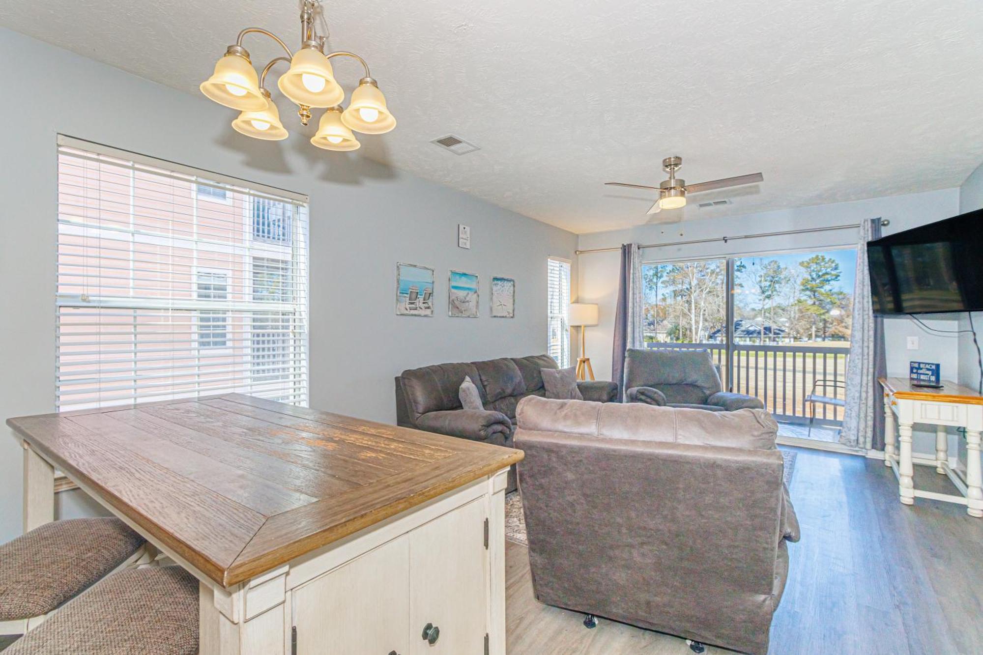 Newly Renovated 2nd Floor Condo! 2 Bed, 2 Bath - Waterway Village 5d Holiday home *