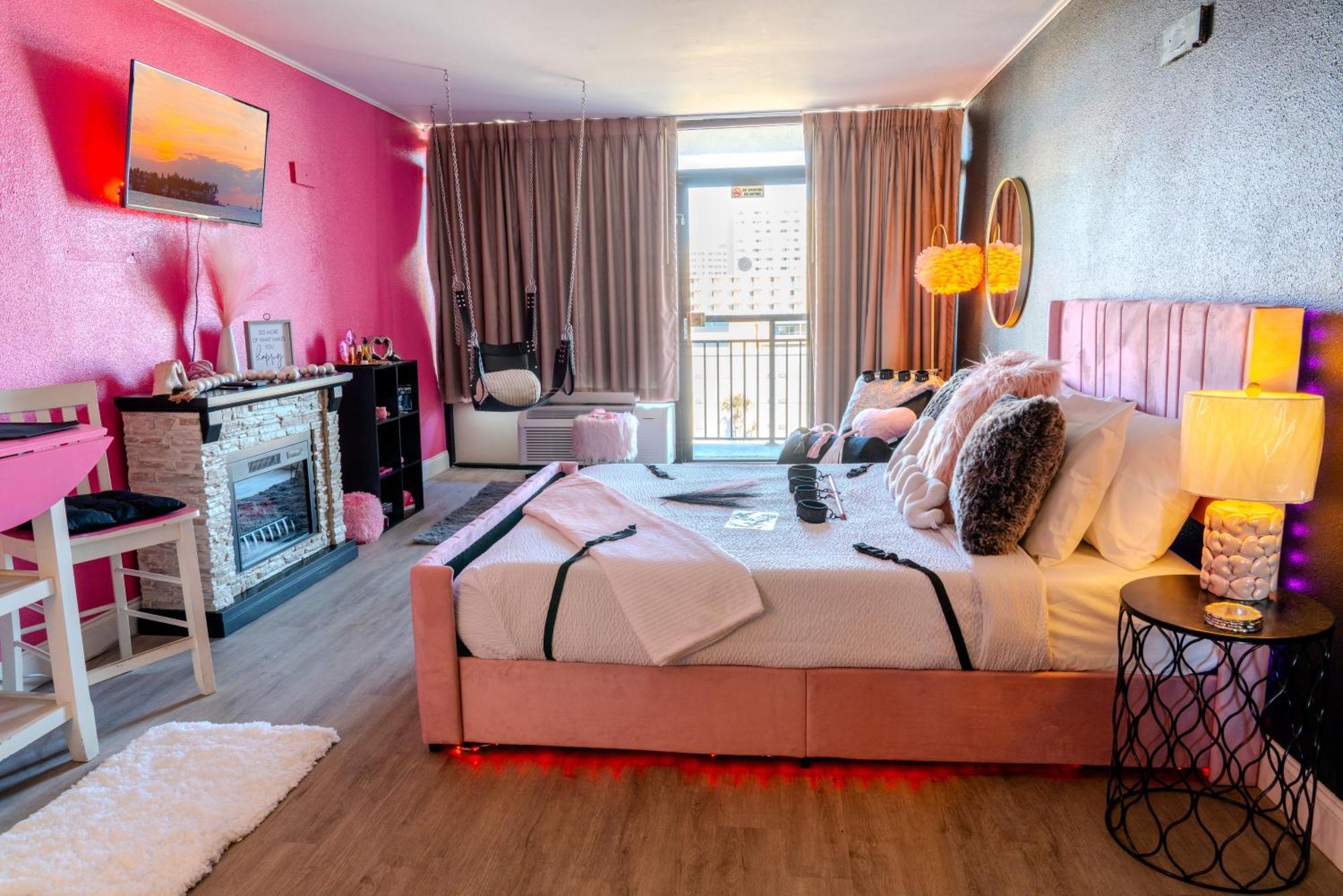 Resort 50 Shades Of Grey - Romance Suite! Couples Retreat 717 Myrtle Beach