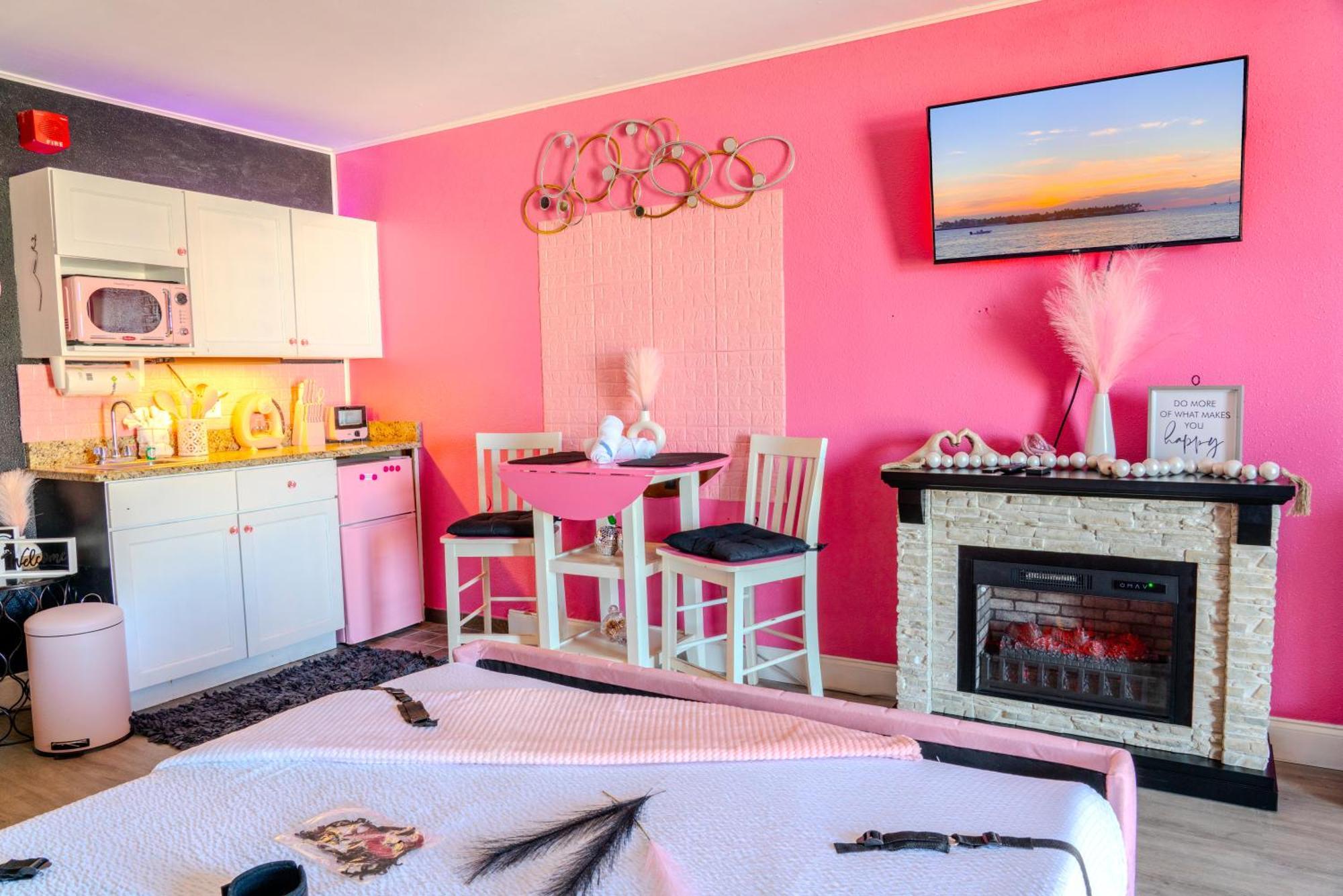 50 Shades Of Grey - Romance Suite! Couples Retreat 717 Resort *