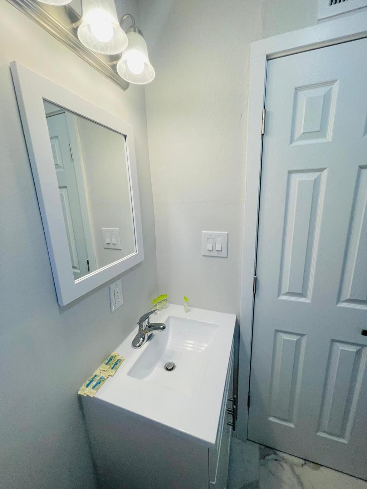 Apartment Perfect Vacation Walk To The 11 *