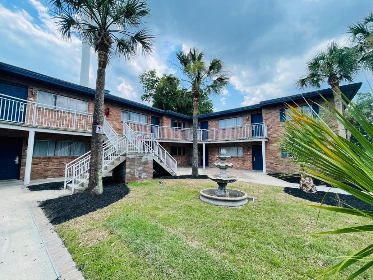 Perfect Vacation Walk To The 9 Apartment *