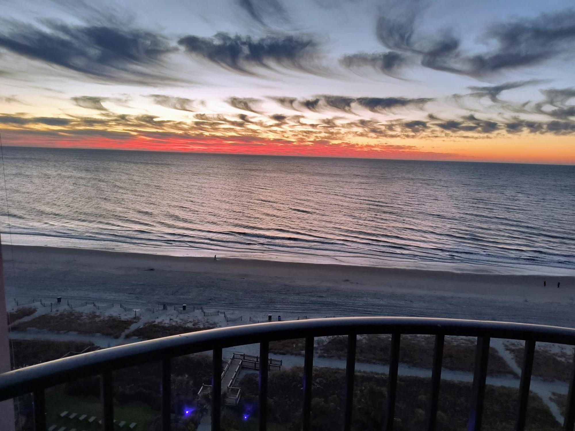 Ocean Front Bliss Newly Renovated 5 Star *
