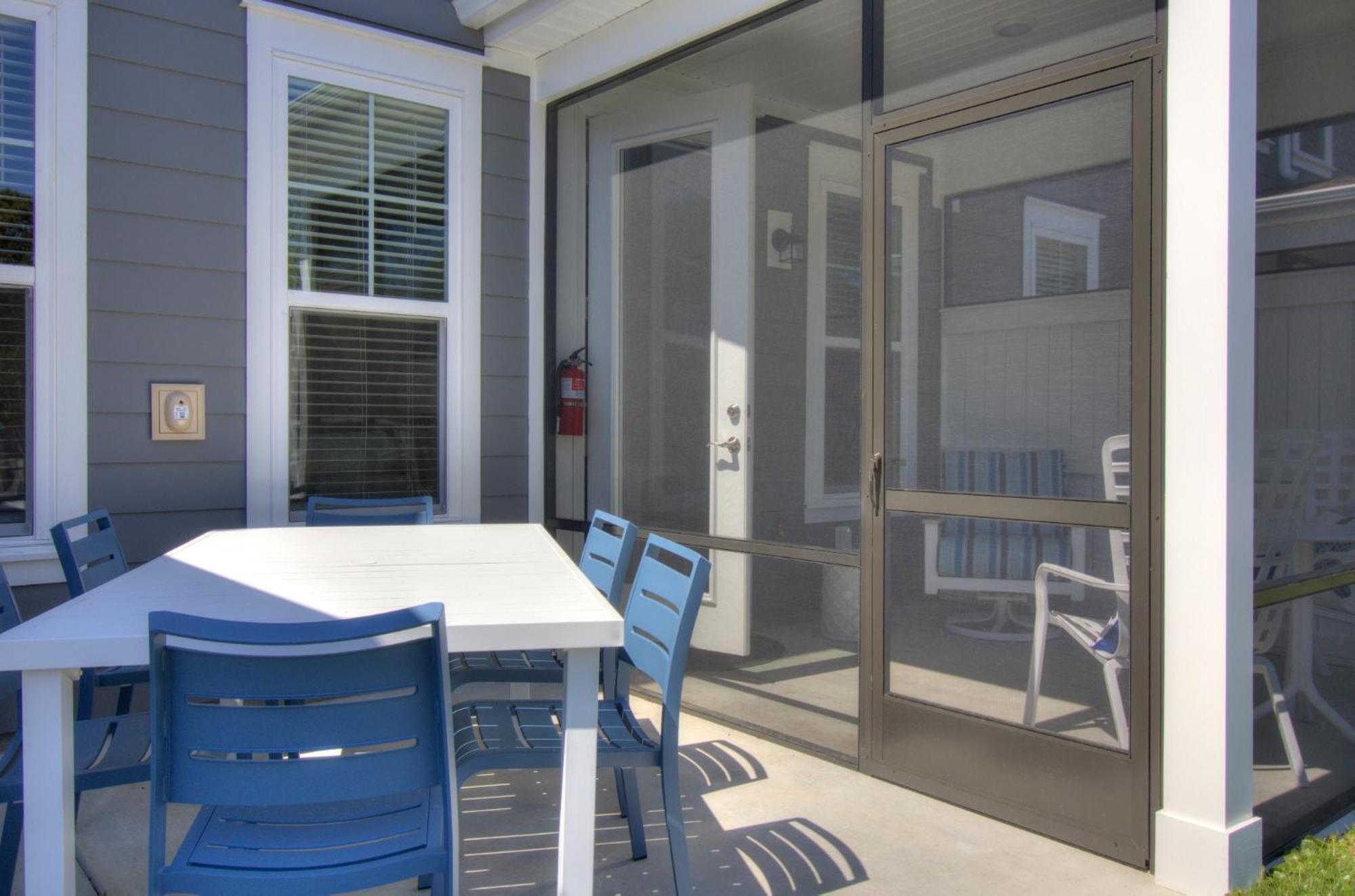 Beachside Bunker Stunning 3br 2 5bath