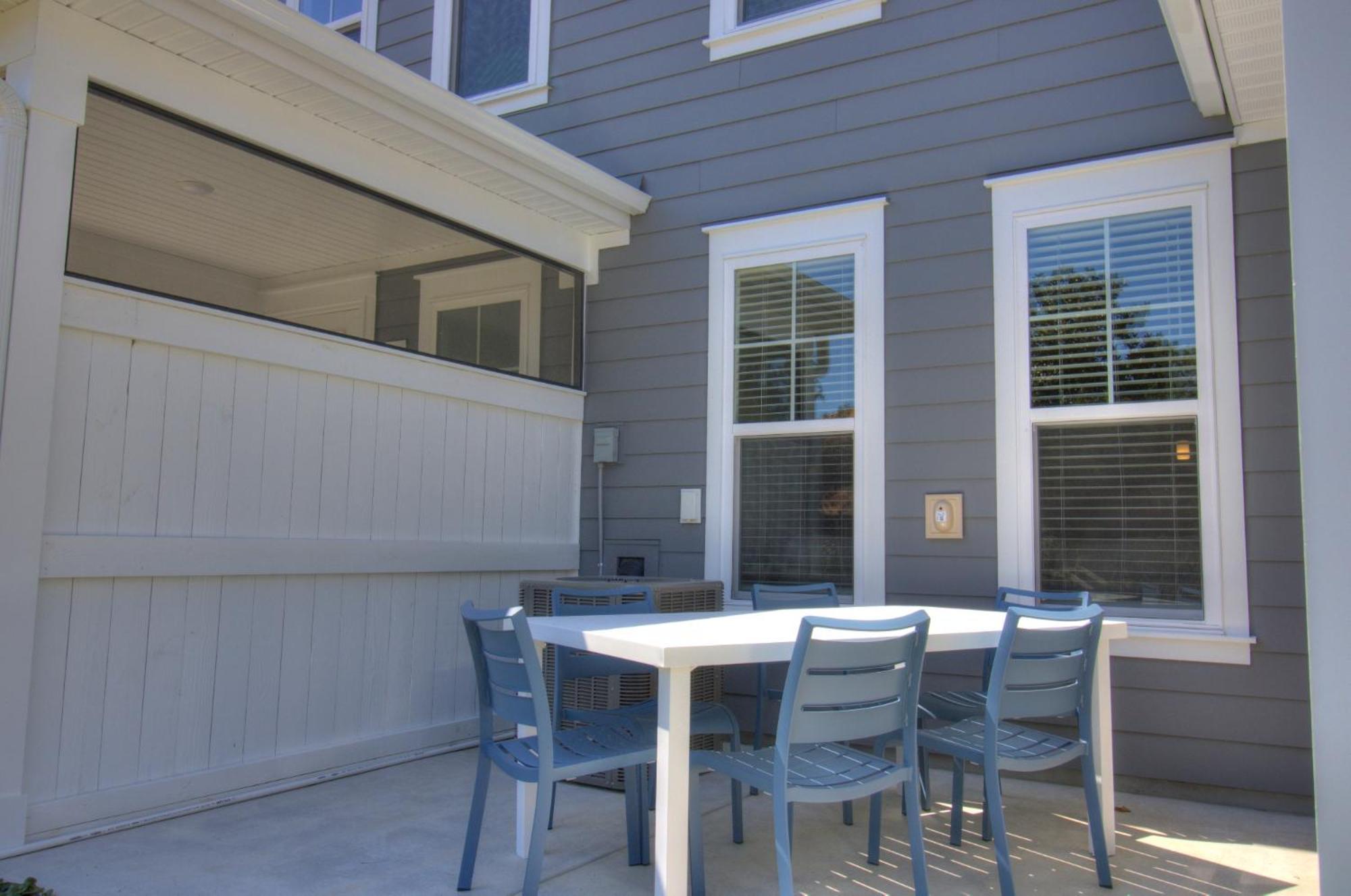 Beachside Bunker Stunning 3br 2 5bath