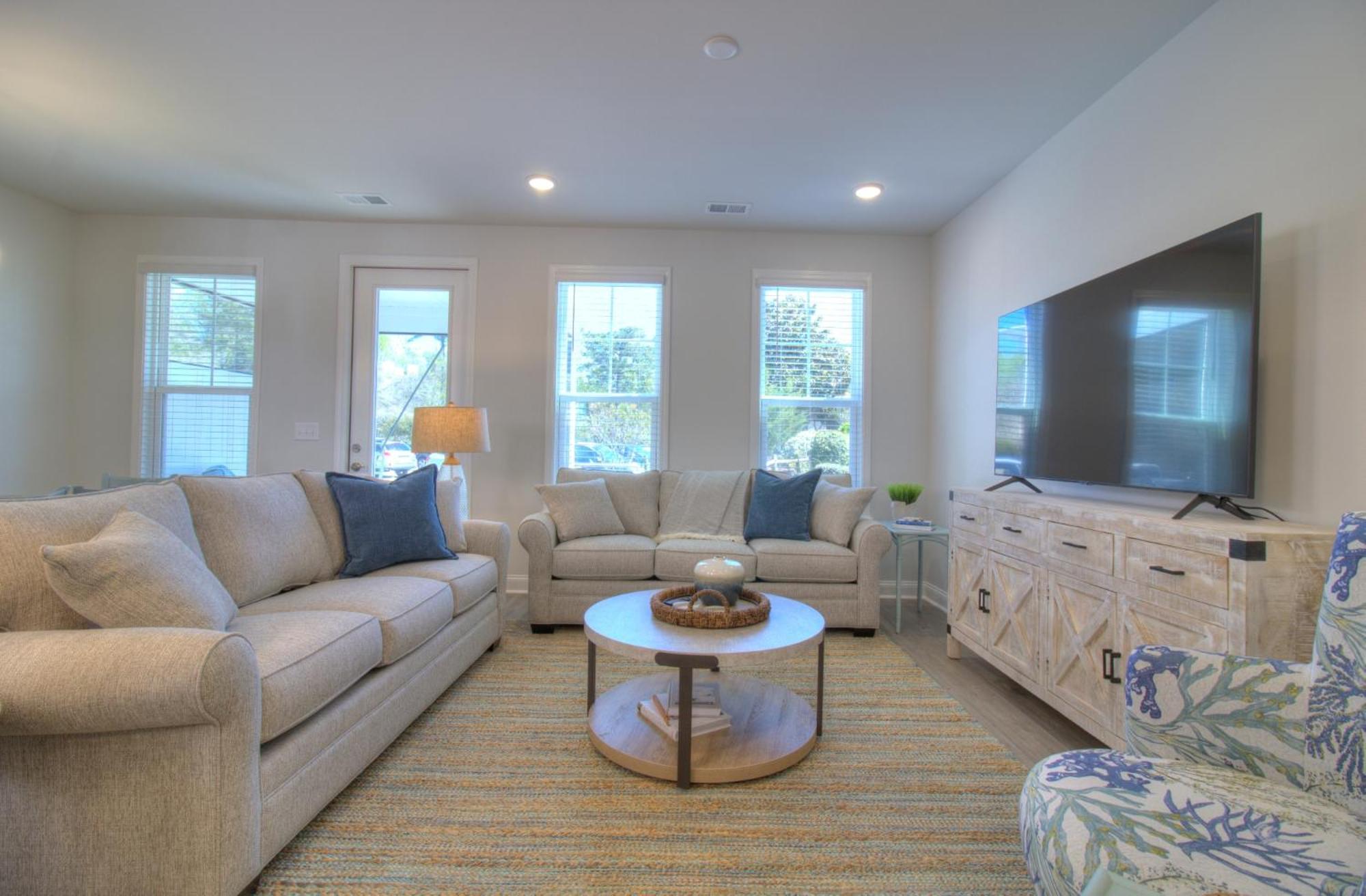 Beachside Bunker Stunning 3br 2 5bath