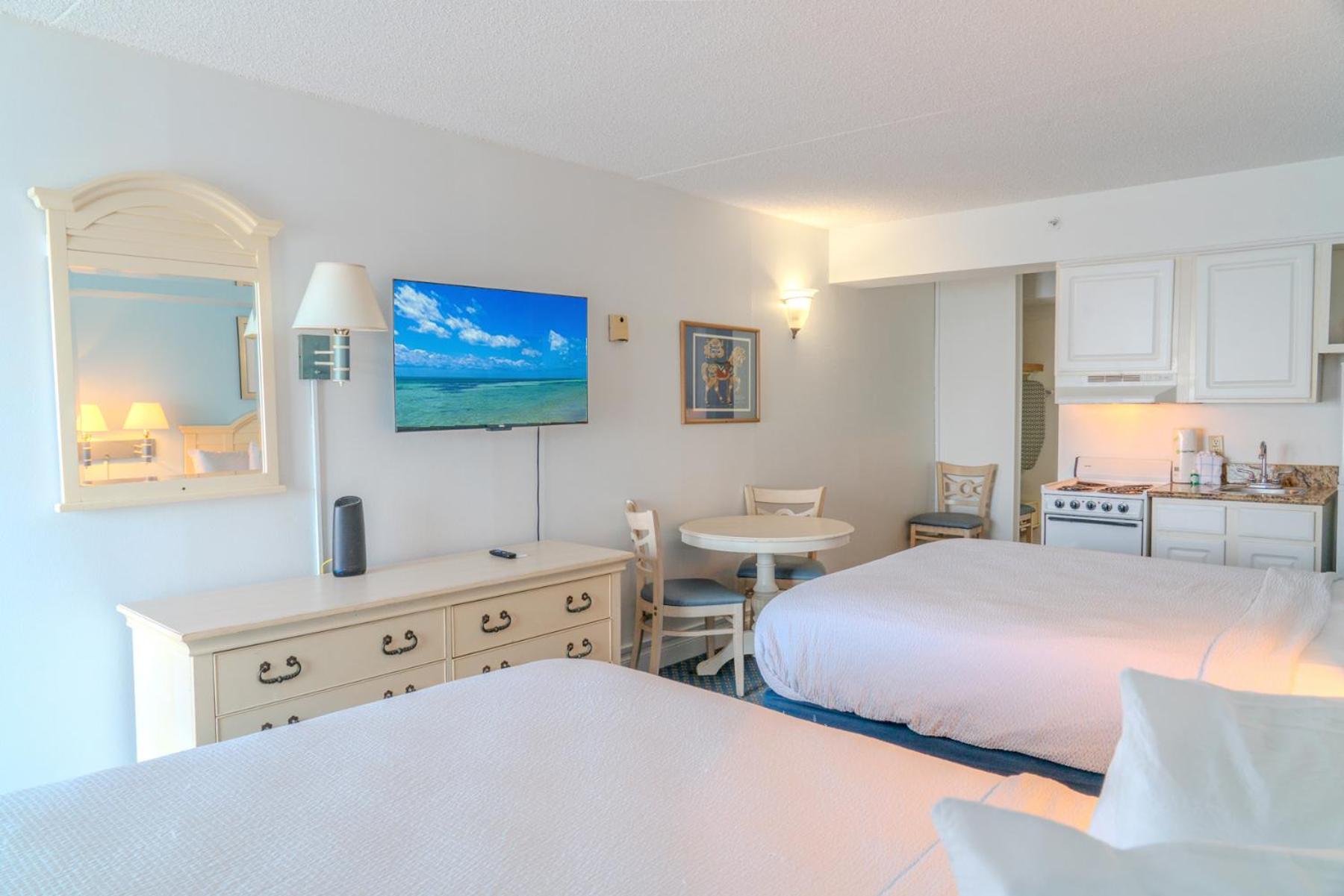 Direct Oceanfront Double Queen Suite! Stunning Ocean Views! Sleeps 4! Sea Mist 20802 Holiday home Myrtle Beach