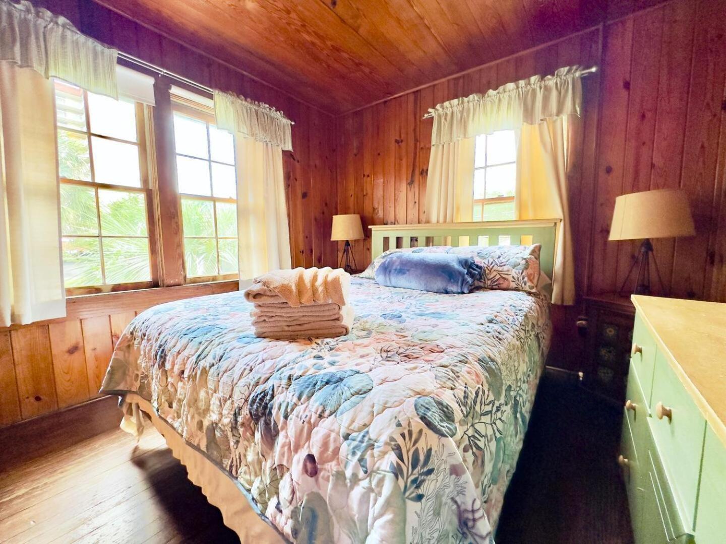 Holiday home 5 Bedroom House, Only 3 Minute Walk To The Beach! Myrtle Beach