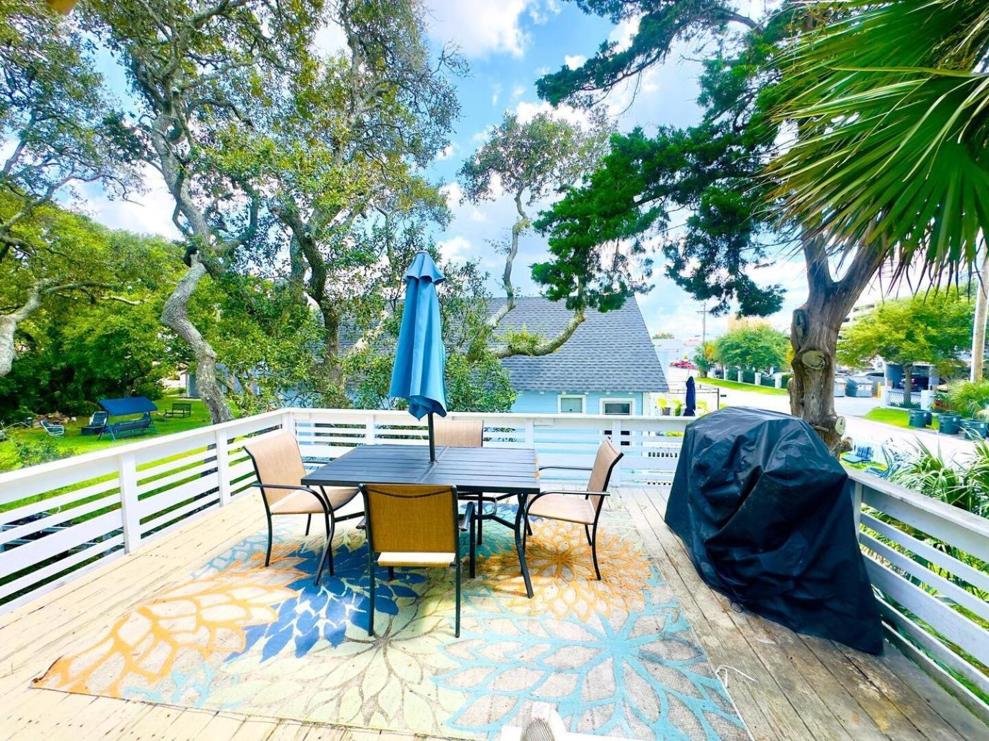 5 Bedroom House, Only 3 Minute Walk To The Beach! Holiday home *