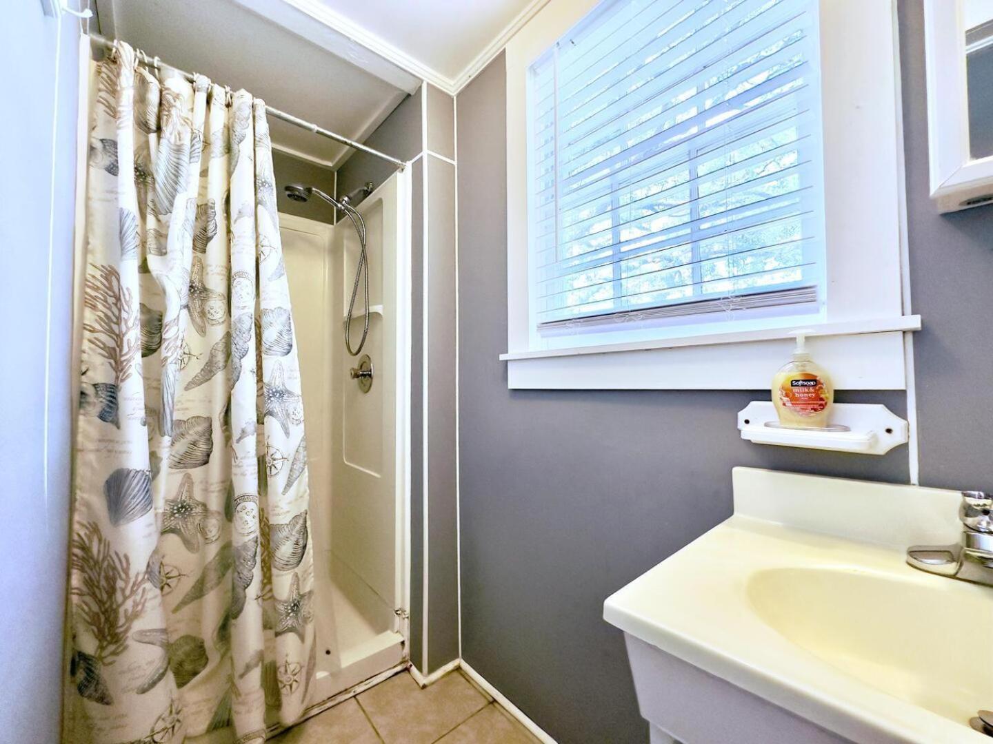 5 Bedroom House, Only 3 Minute Walk To The Beach! Holiday home Myrtle Beach