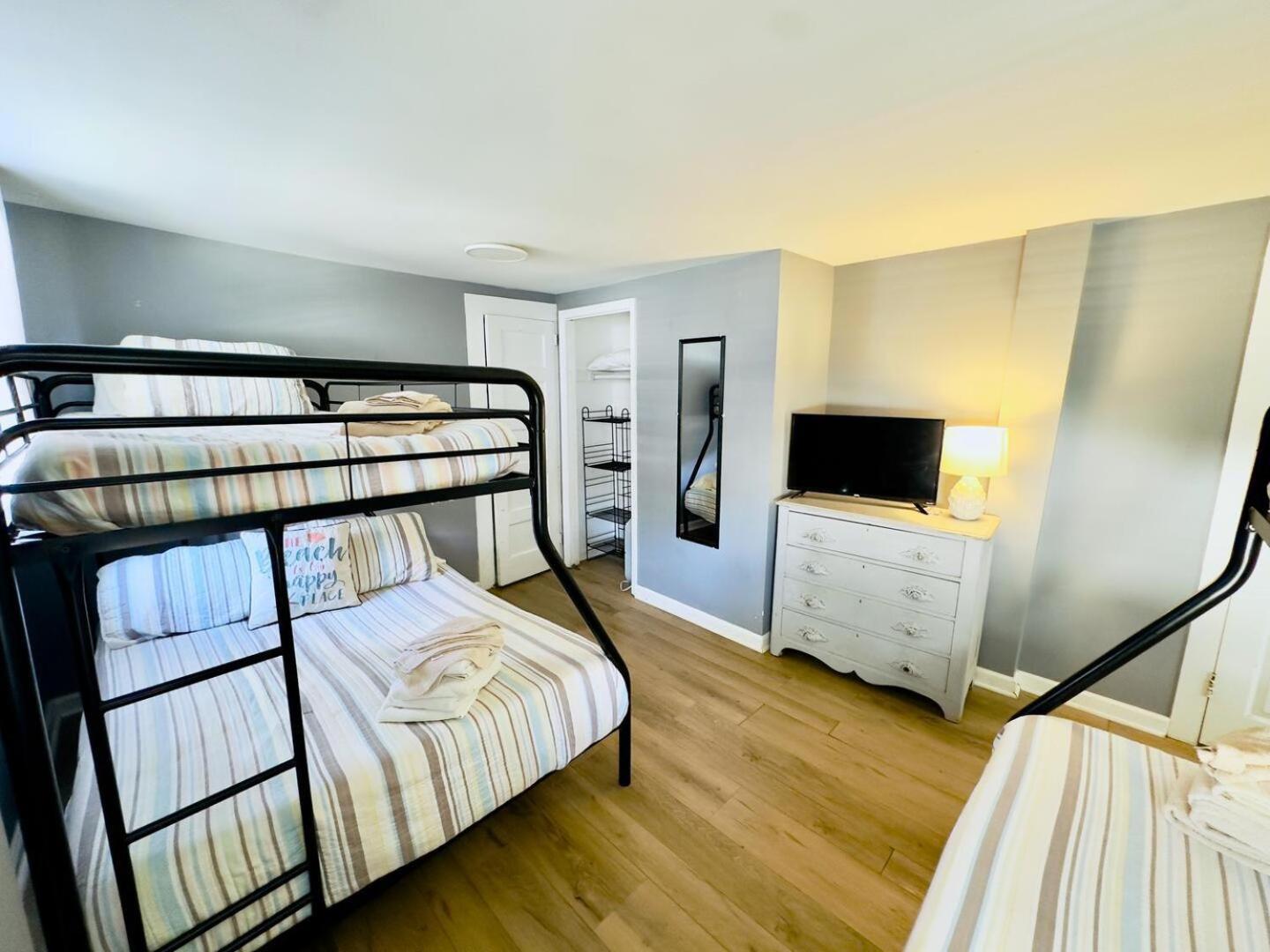 5 Bedroom House, Only 3 Minute Walk To The Beach! * Myrtle Beach