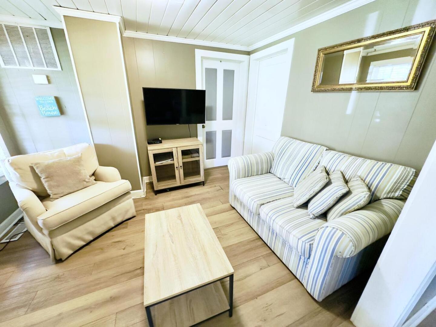 Holiday home 5 Bedroom House, Only 3 Minute Walk To The Beach! Myrtle Beach