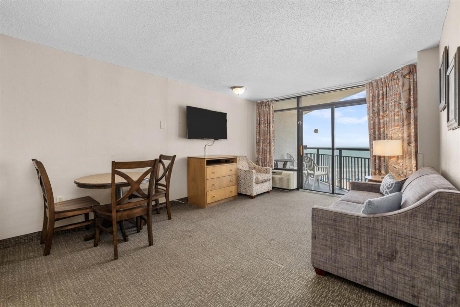 New Oceanview Landmark, King Bed, Handicap, Pools!