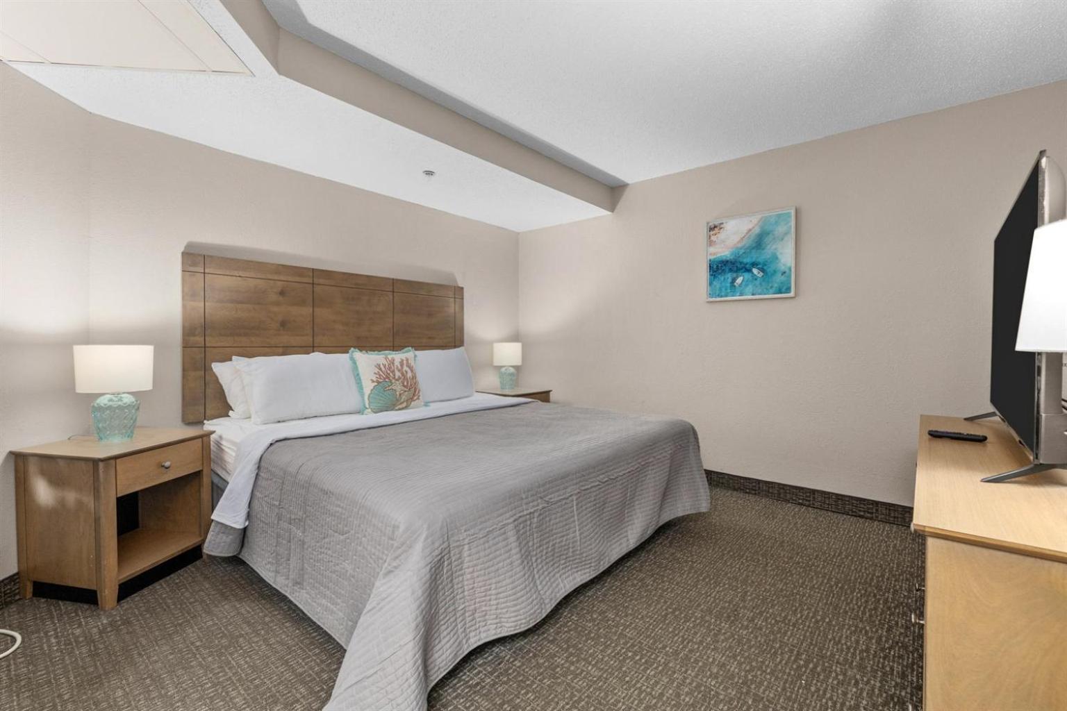 New Oceanview Landmark, King Bed, Handicap, Pools! Holiday home