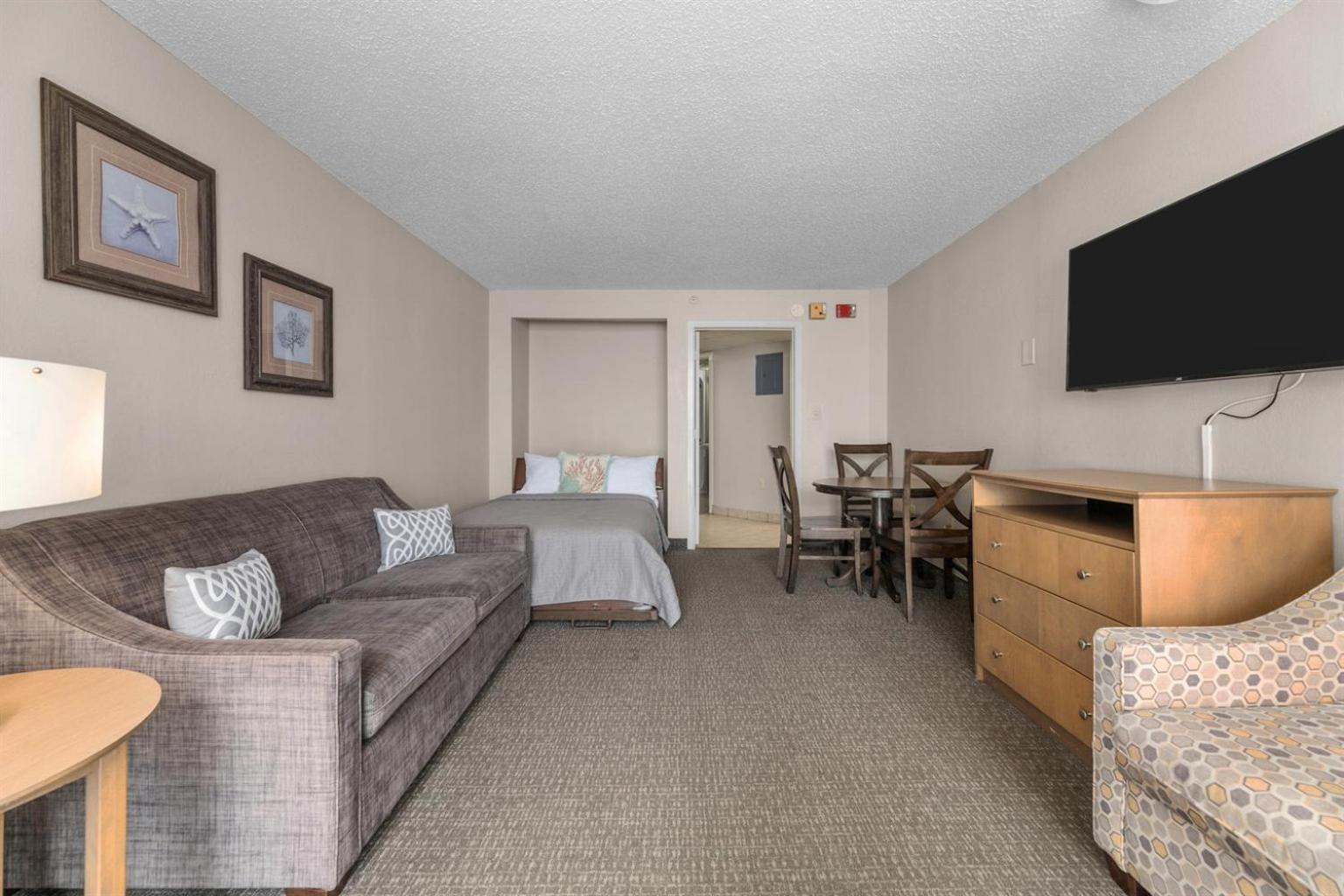 New Oceanview Landmark, King Bed, Handicap, Pools! Holiday home Myrtle Beach
