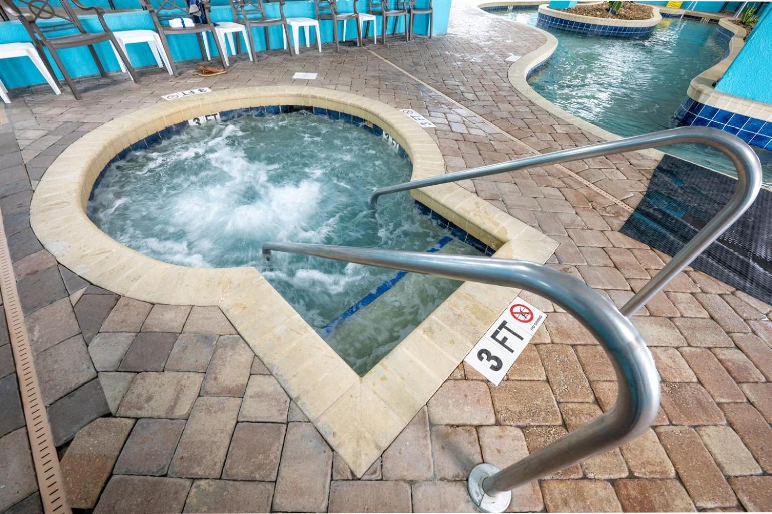 New Oceanview Landmark, King Bed, Handicap, Pools! Holiday home *