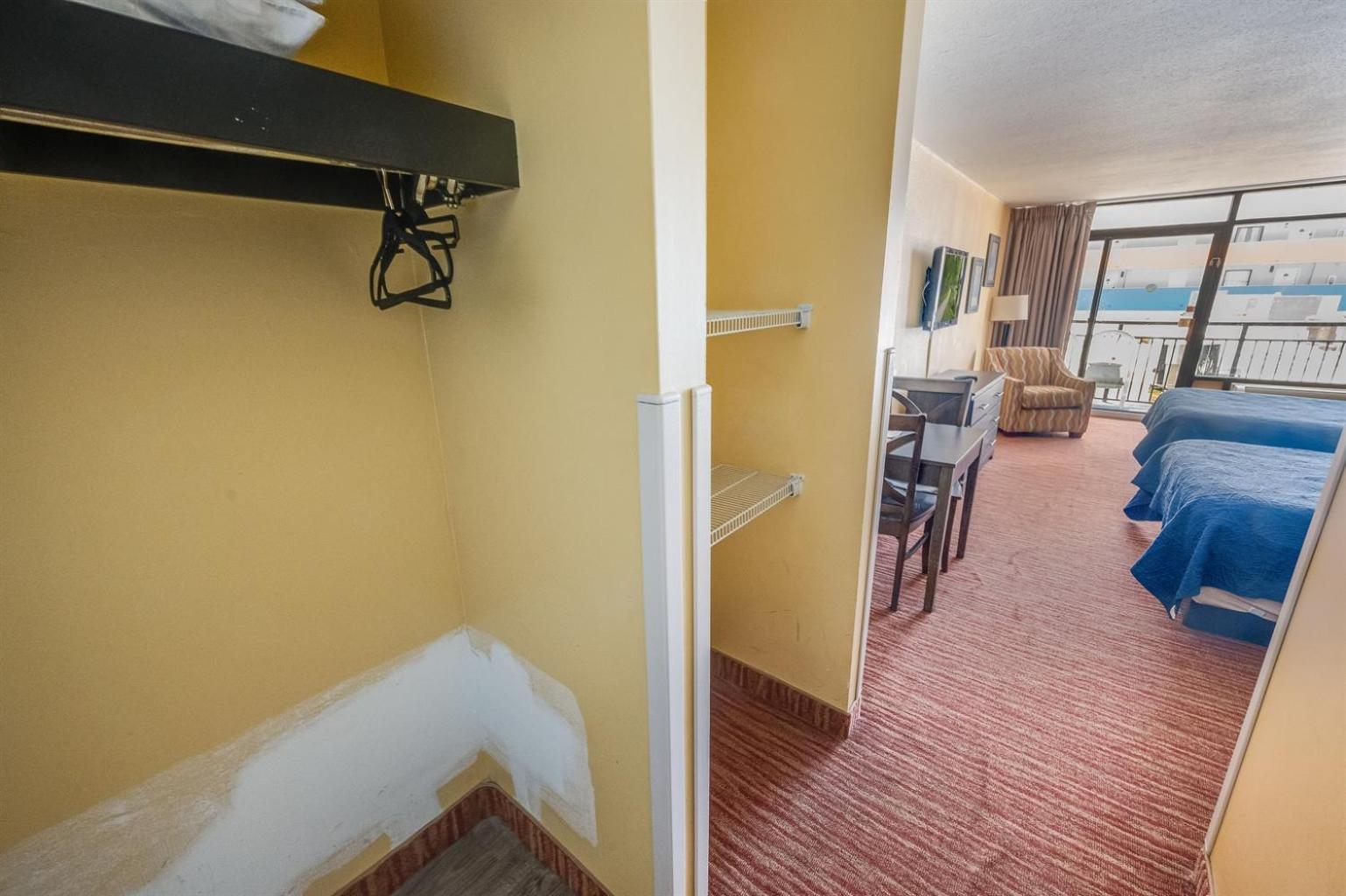 Remodeled Condo, Waterpark View At Landmark Holiday home *