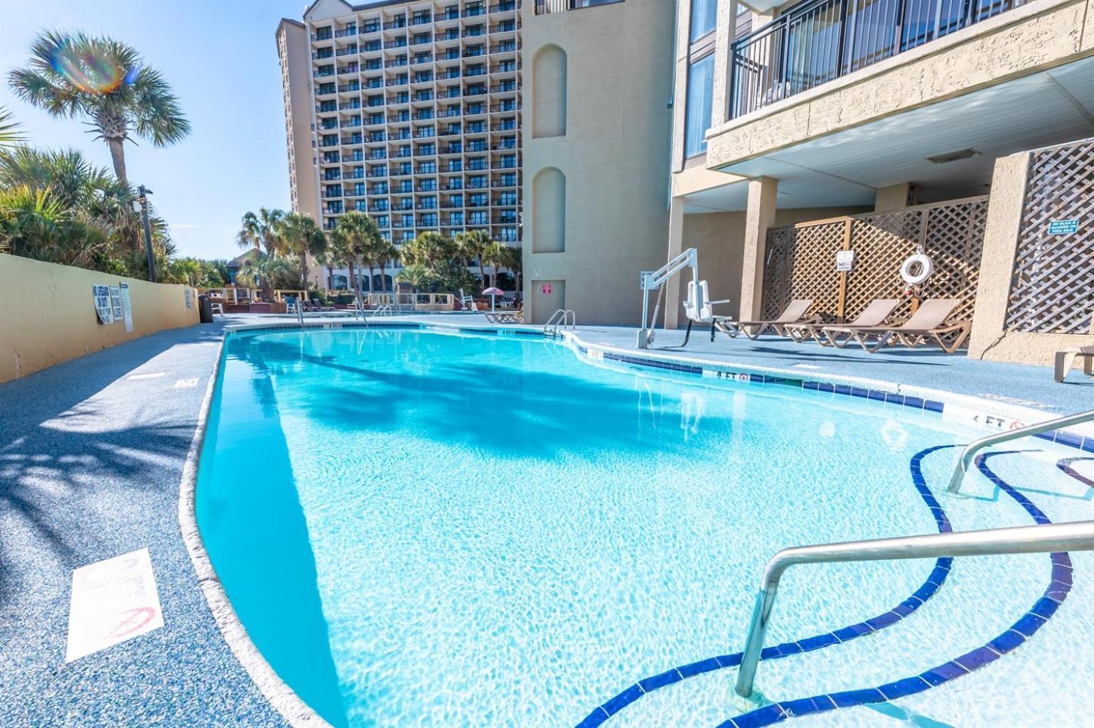Newly Renovated Oceanfront Direct,incredible Pools Holiday home *