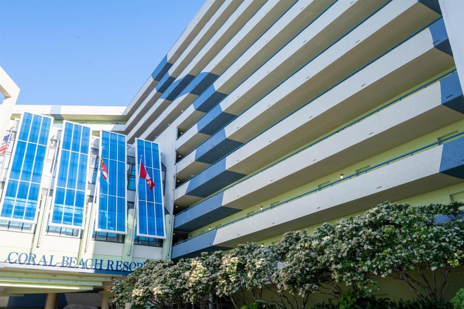 Oceanfront 1br With Heated Pools, Coral *