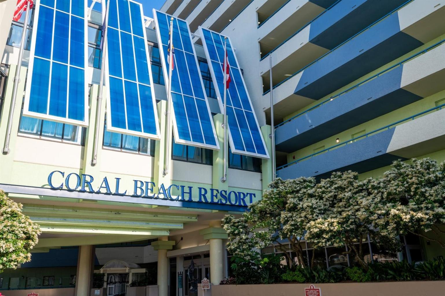 Oceanfront 1br With Heated Pools, Coral Holiday home