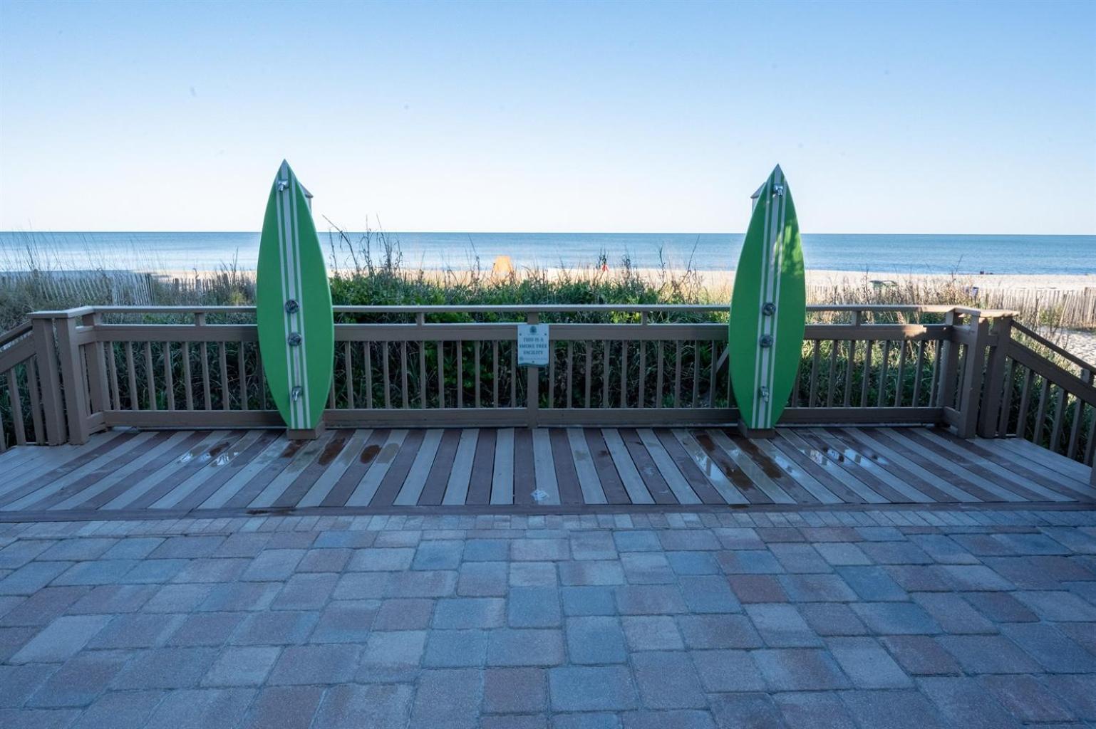 Oceanfront 1br With Heated Pools, Coral