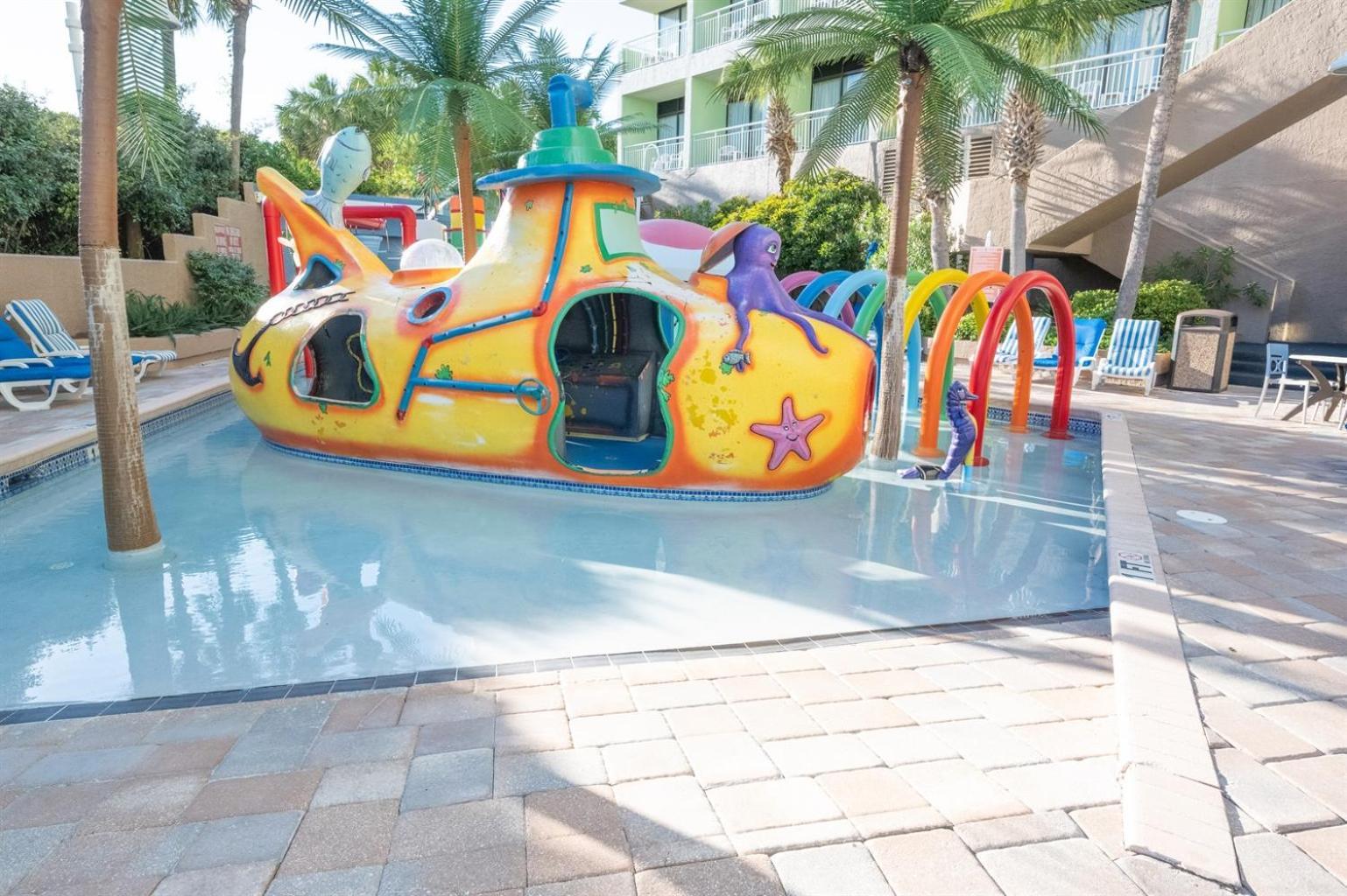Holiday home Oceanfront 1br With Heated Pools, Coral *