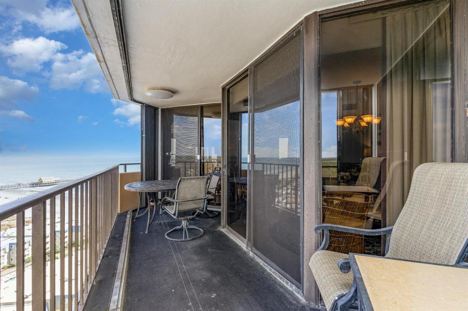 Newly Updated, Exclusive Condo, Spectacular Views! Holiday home