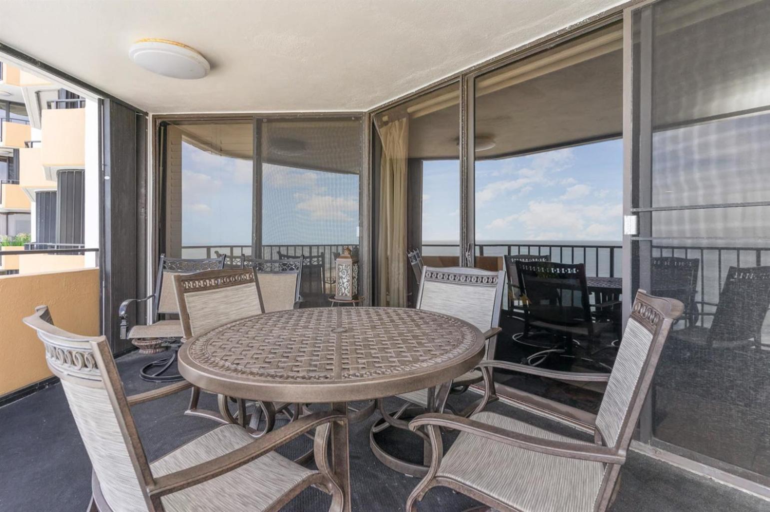 Holiday home Newly Updated, Exclusive Condo, Spectacular Views!