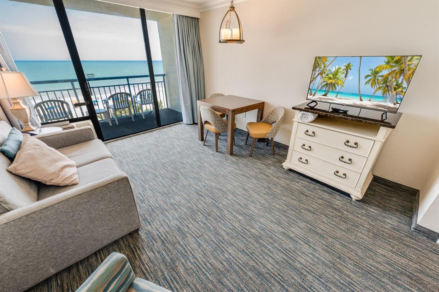 Holiday home Oceanfront 1br With Heated Pools, Coral *
