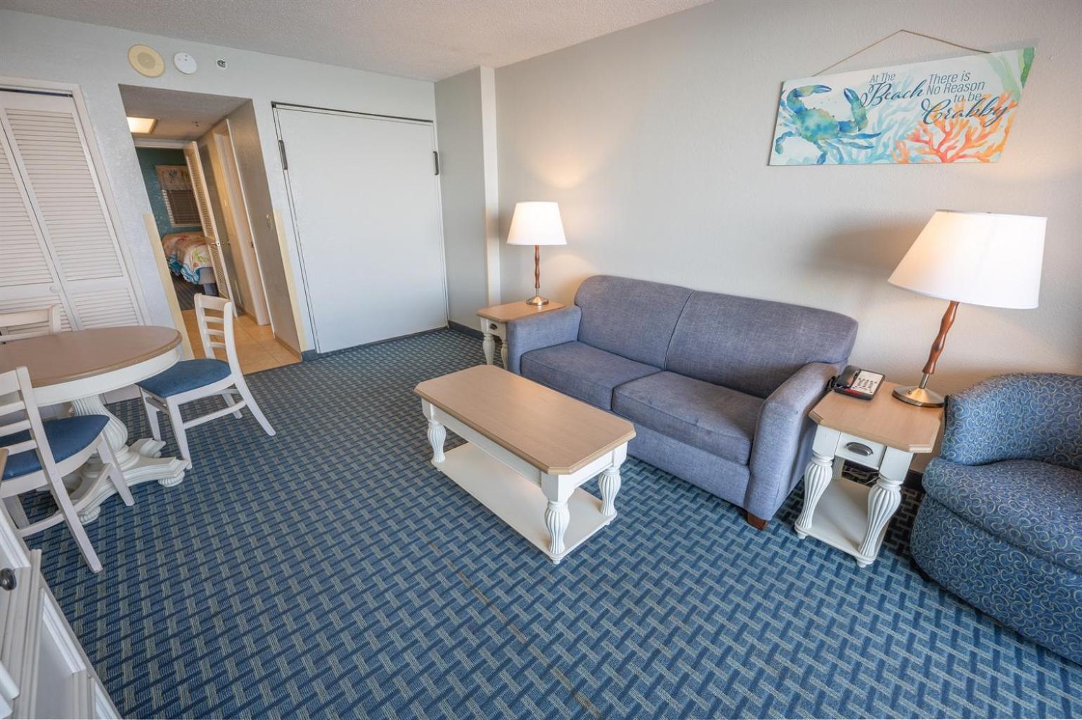 Recently Renovated, Oceanfront View, Heated Pools! Holiday home *