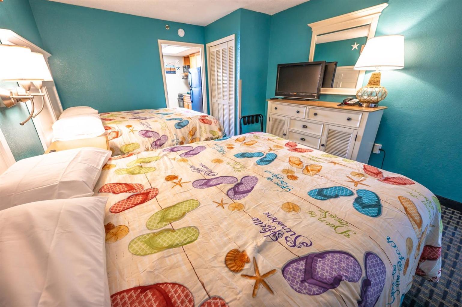 Recently Renovated, Oceanfront View, Heated Pools!