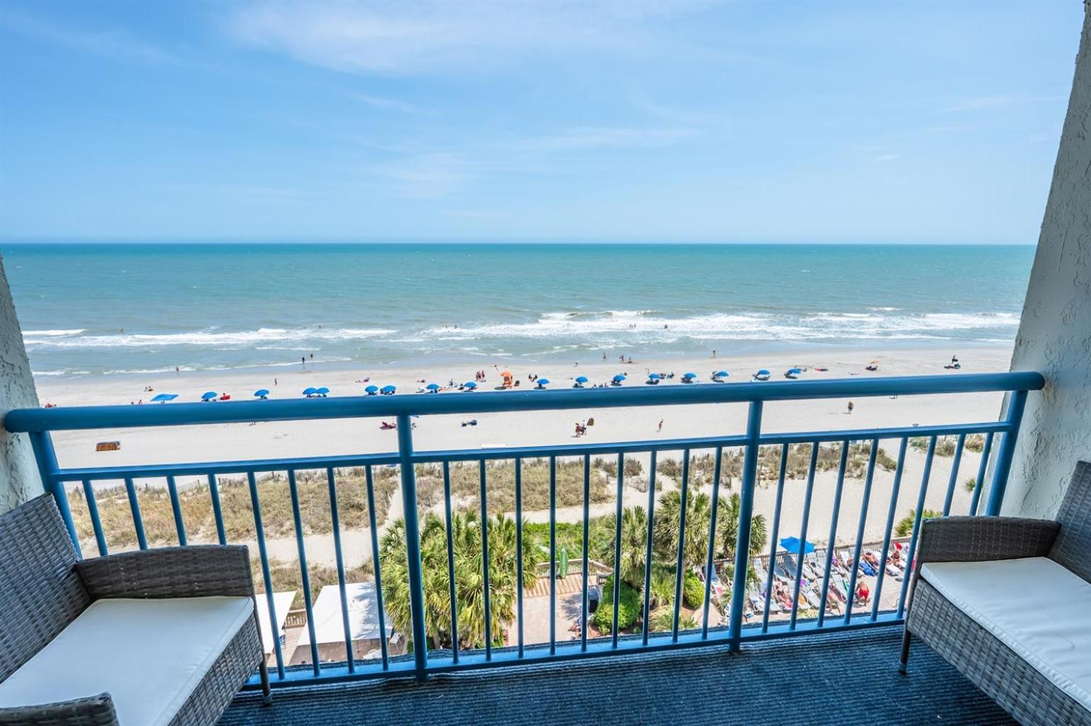 Oceanfront Remodeled With Pools, Coral Holiday home