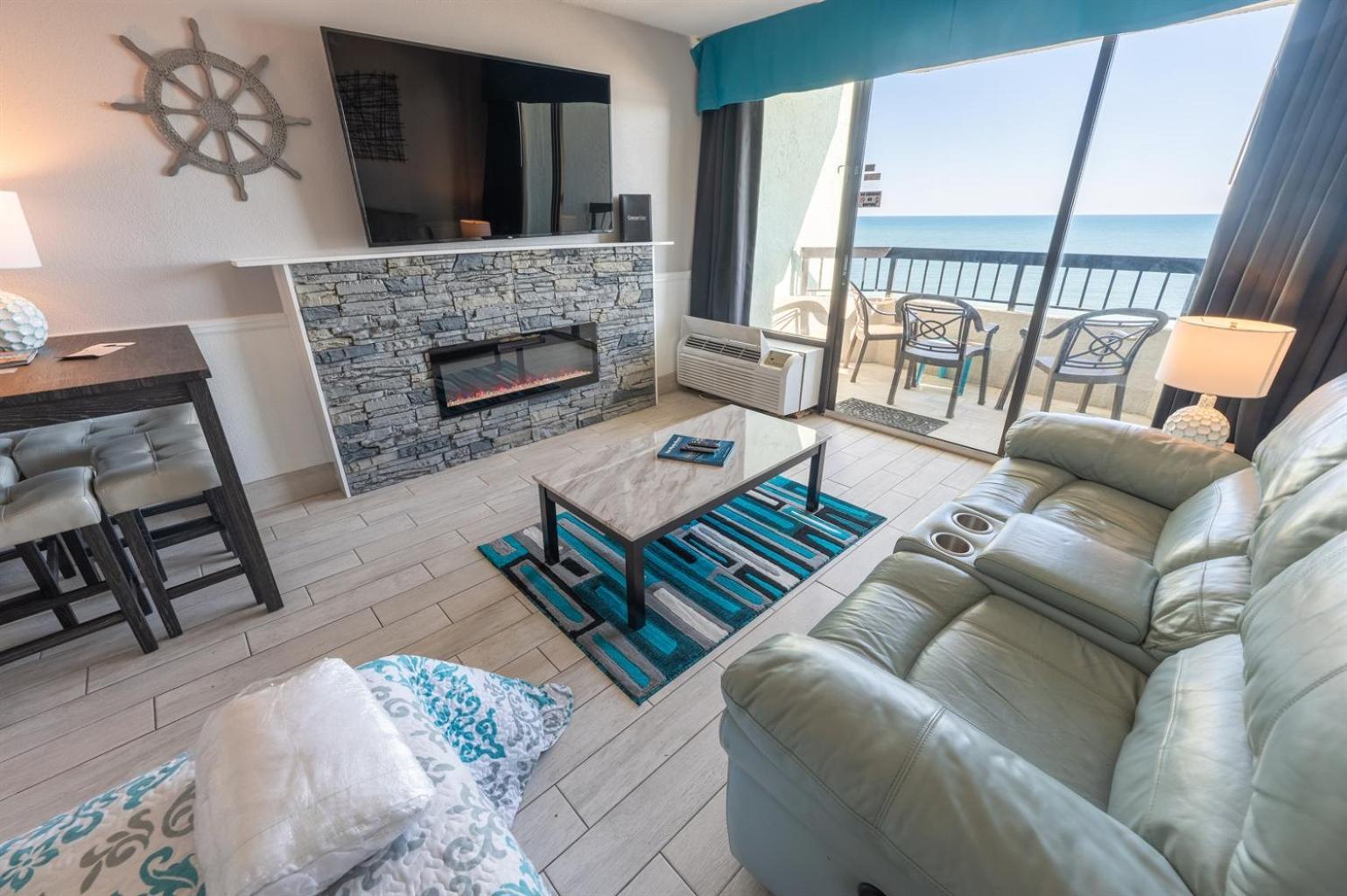 Holiday home Newly Renovated, Oceanfront, Pools,fantastic View!