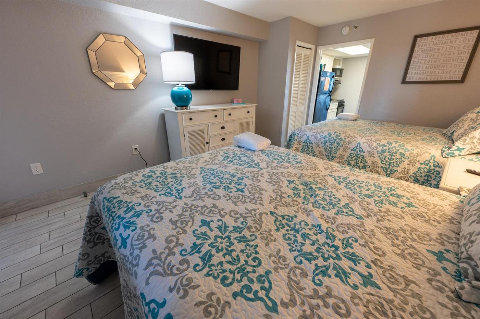 Newly Renovated, Oceanfront, Pools,fantastic View! Holiday home