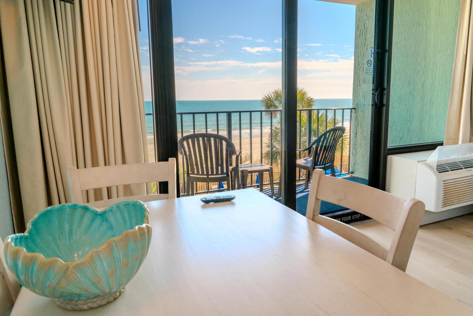 Direct Oceanfront 1 Bedroom Suite! Schooner At Compass Cove 335- Sleeps 4! Holiday home Myrtle Beach