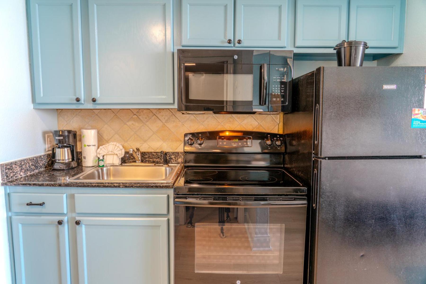 Direct Oceanfront 1 Bedroom Suite! Schooner At Compass Cove 335- Sleeps 4! Holiday home *