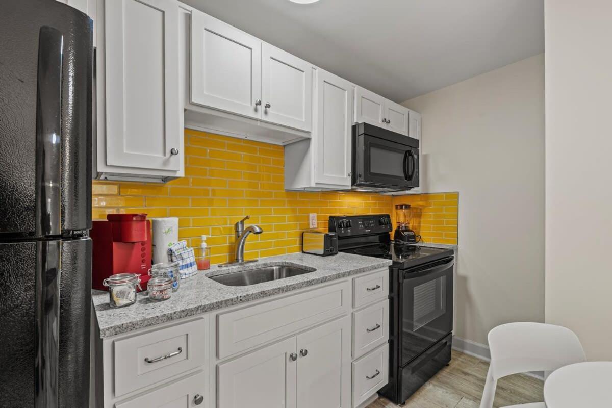 Apartment Treehouse Walk To Pet-friendly 301 *