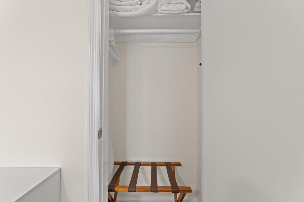 Apartment Treehouse Walk To Pet-friendly 305 *