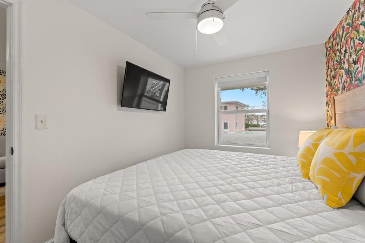 Apartment Treehouse Walk To Pet-friendly 305 *