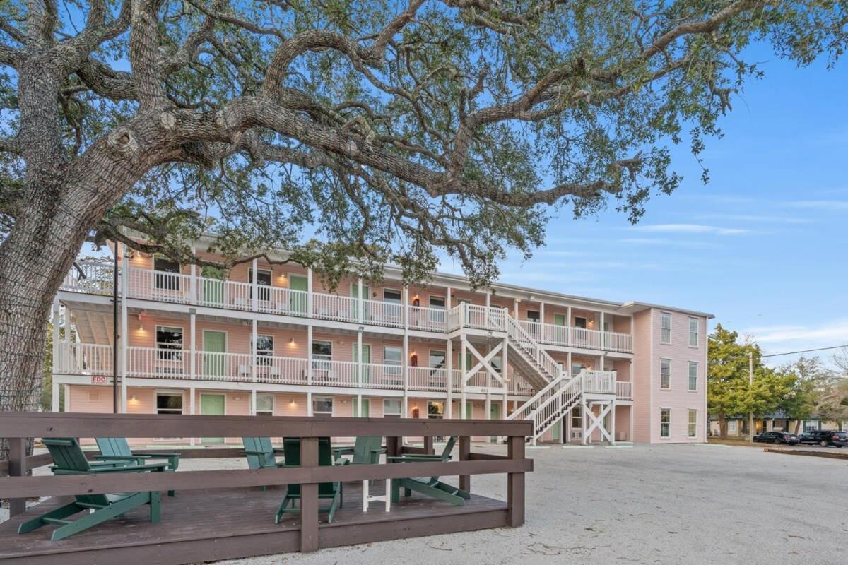 Treehouse Walk To Pet-friendly 305 Apartment Myrtle Beach