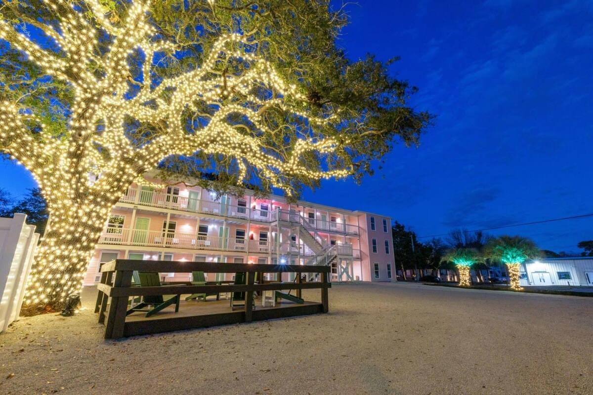 Apartment Treehouse Walk To Pet-friendly 305 Myrtle Beach