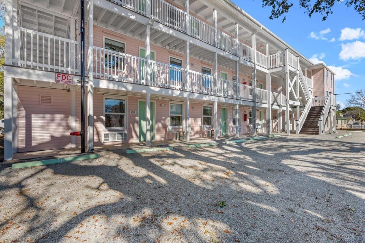 Treehouse Walk To Pet-friendly 203 Myrtle Beach