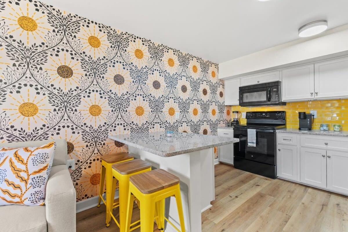 Treehouse Walk To Pet-friendly 203 Apartment *