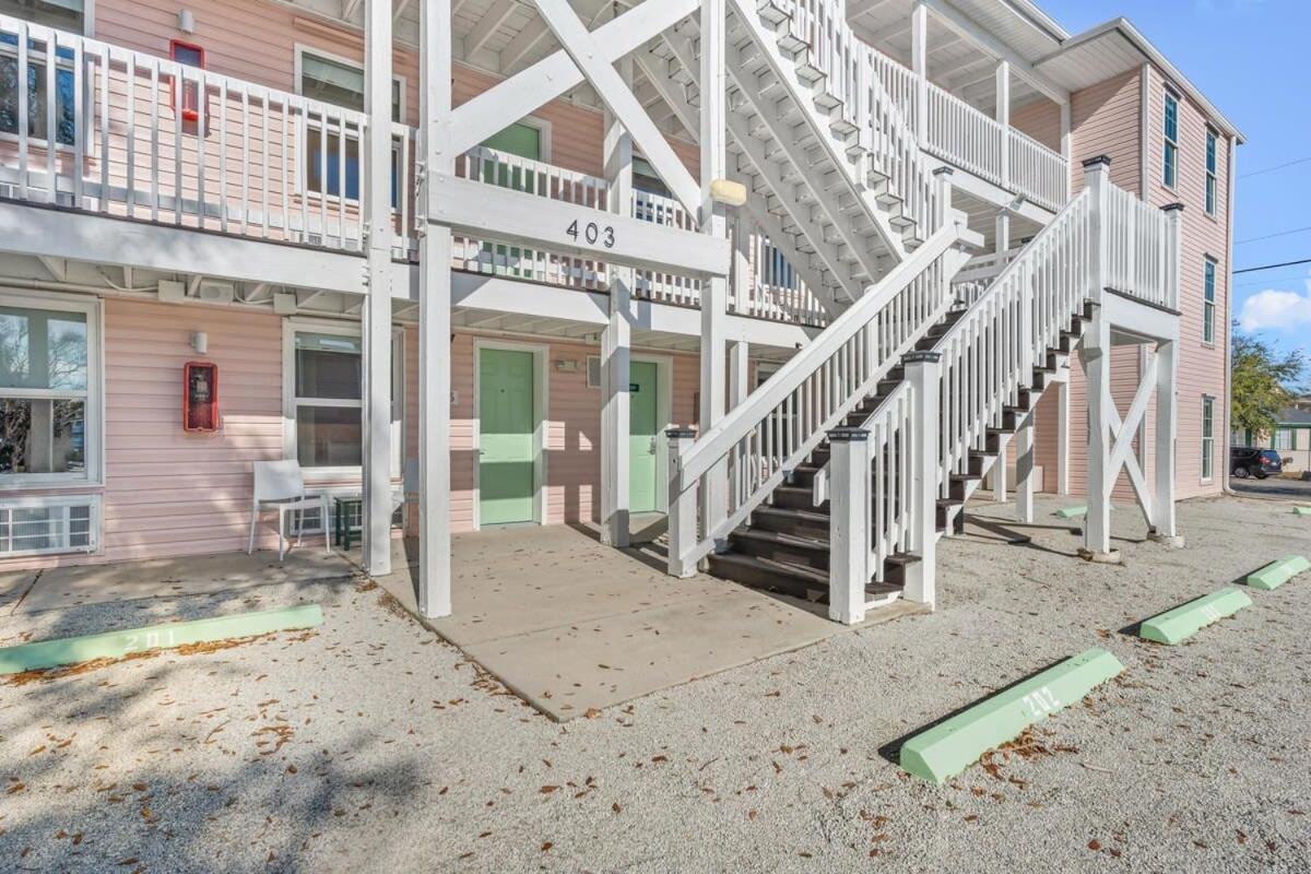 Treehouse Walk To Pet-friendly 201 * Myrtle Beach